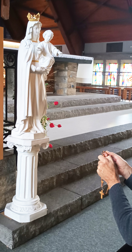 priere du chapelet à l'église de Vannes Saint Pie X Notre-Dame de Lourdes