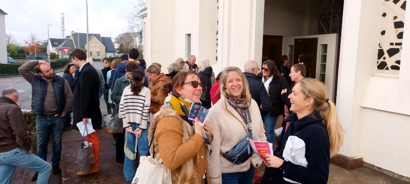 Sortie de messe à l'église de Vannes Saint Pie X Notre-Dame de Lourdes